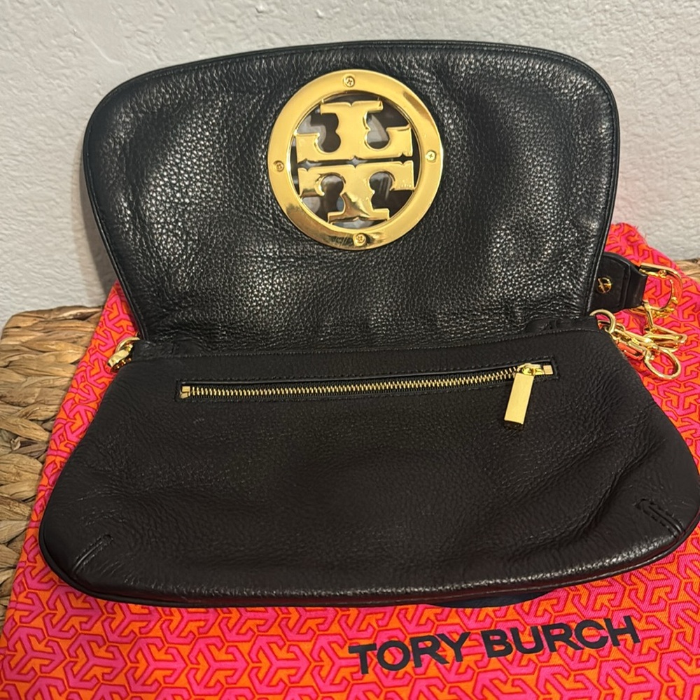 Tory Burch Black Leather Clutch with gold chain strap - Picture 3 of 7